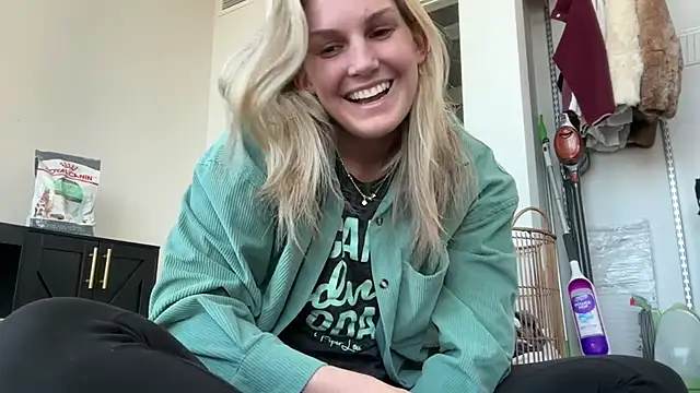 Snapshot of Graciemae_baexx chatting on 03-13-25, 08:22 Graciemae baexx online show from 03-13-25, 08:22