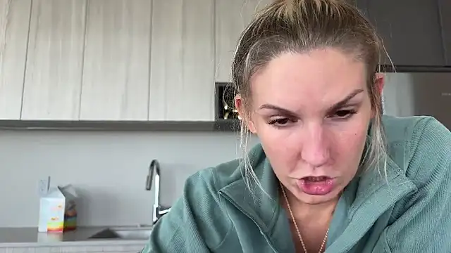 Snapshot of Graciemae_baexx chatting on 09-13-25, 04:40 Graciemae baexx online show from 09-13-25, 04:40