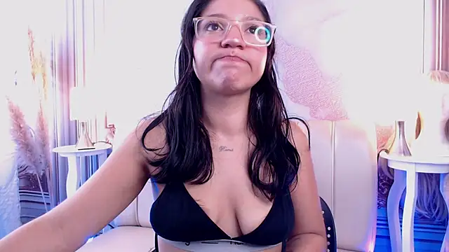 Snapshot of Gag_princeess chatting on 03-20-25, 07:35 Gag princeess online show from 03-20-25, 07:35