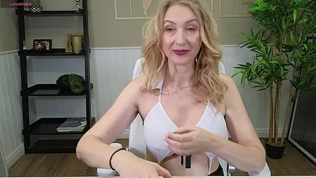 LadyLeea online show from 01-10-25, 06:20