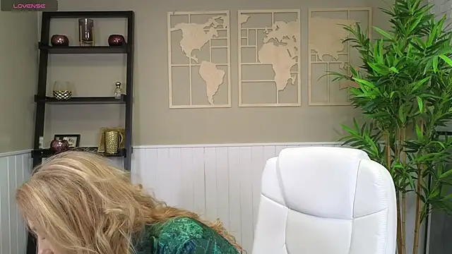 LadyLeea online show from 02-05-25, 05:30