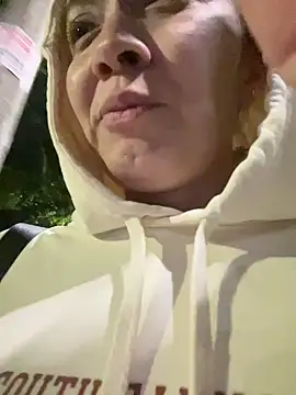 Snapshot of adarussell chatting on 12-27-24, 01:53 adarussell online show from 12-27-24, 01:53