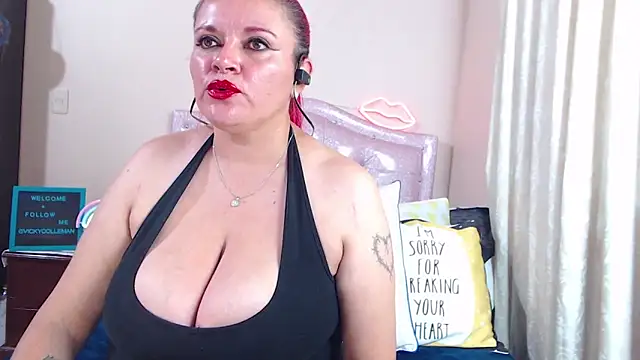 Snapshot of VickyColleman chatting on 01-12-25, 09:40 VickyColleman online show from 01-12-25, 09:40