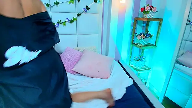 Snapshot of MadisonWhiite chatting on 12-18-24, 08:53 MadisonWhiite online show from 12-18-24, 08:53