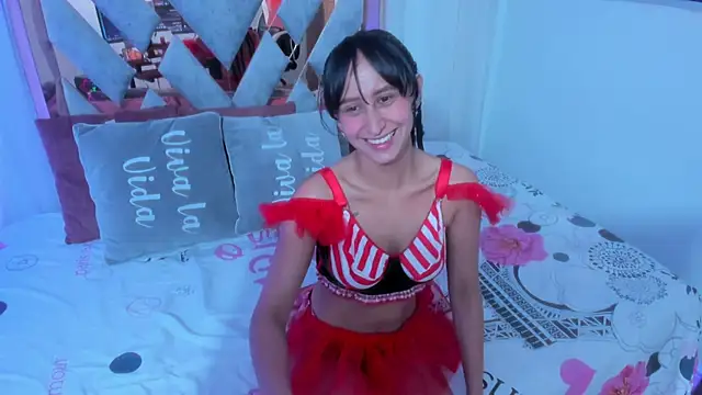 Snapshot of MadisonWhiite chatting on 12-27-24, 08:18 MadisonWhiite online show from 12-27-24, 08:18