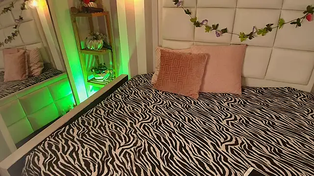 Snapshot of MadisonWhiite chatting on 01-18-25, 08:40 MadisonWhiite online show from 01-18-25, 08:40