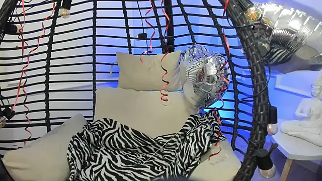 Snapshot of MadisonWhiite chatting on 02-14-25, 09:43 MadisonWhiite online show from 02-14-25, 09:43