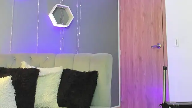 Snapshot of MadisonWhiite chatting on 03-17-25, 10:17 MadisonWhiite online show from 03-17-25, 10:17