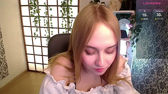 Snapshot of LianaBright chatting on 12-12-24, 05:10 LianaBright online show from 12-12-24, 05:10