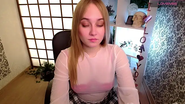 Snapshot of LianaBright chatting on 12-25-24, 02:25 LianaBright online show from 12-25-24, 02:25