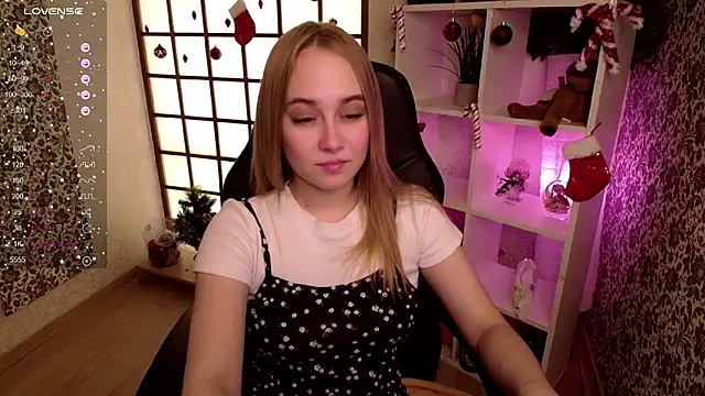 Snapshot of LianaBright chatting on 01-20-25, 02:11 LianaBright online show from 01-20-25, 02:11