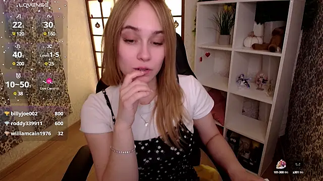 Snapshot of LianaBright chatting on 01-30-25, 08:01 LianaBright online show from 01-30-25, 08:01