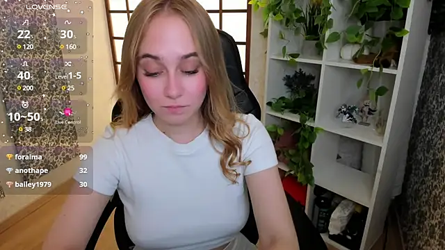 Snapshot of LianaBright chatting on 02-01-25, 04:56 LianaBright online show from 02-01-25, 04:56