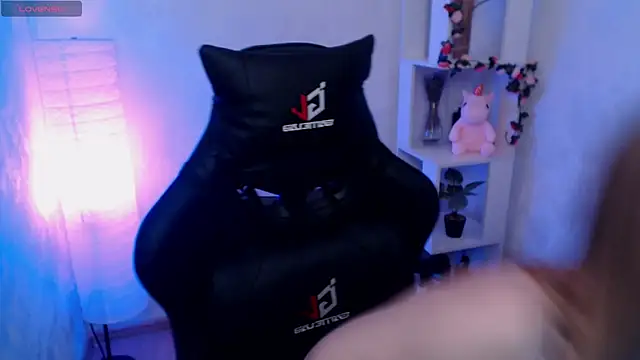 Snapshot of LianaBright chatting on 03-03-25, 05:09 LianaBright online show from 03-03-25, 05:09