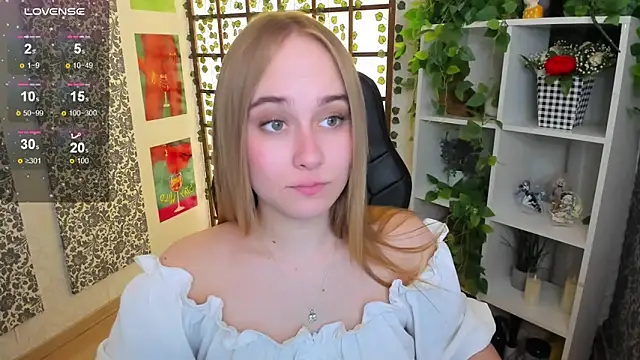 Snapshot of LianaBright chatting on 03-05-25, 05:50 LianaBright online show from 03-05-25, 05:50