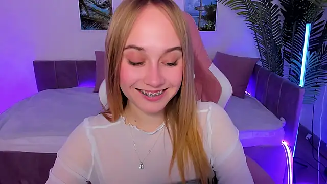 Snapshot of LianaBright chatting on 03-06-25, 11:47 LianaBright online show from 03-06-25, 11:47