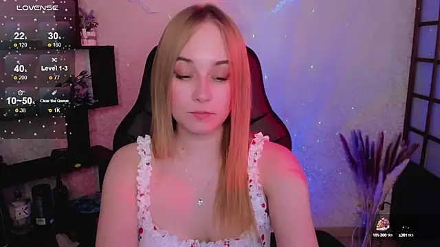 Snapshot of LianaBright chatting on 03-08-25, 02:01 LianaBright online show from 03-08-25, 02:01