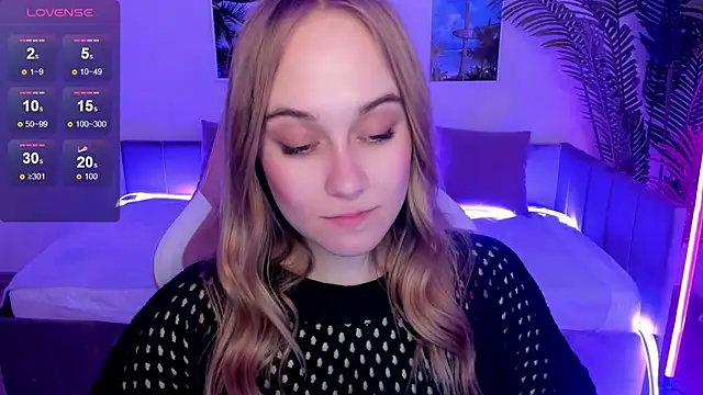 Snapshot of LianaBright chatting on 03-18-25, 12:14 LianaBright online show from 03-18-25, 12:14