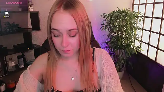 Snapshot of LianaBright chatting on 03-22-25, 02:05 LianaBright online show from 03-22-25, 02:05