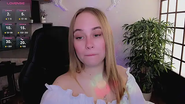 Snapshot of LianaBright chatting on 03-23-25, 02:15 LianaBright online show from 03-23-25, 02:15