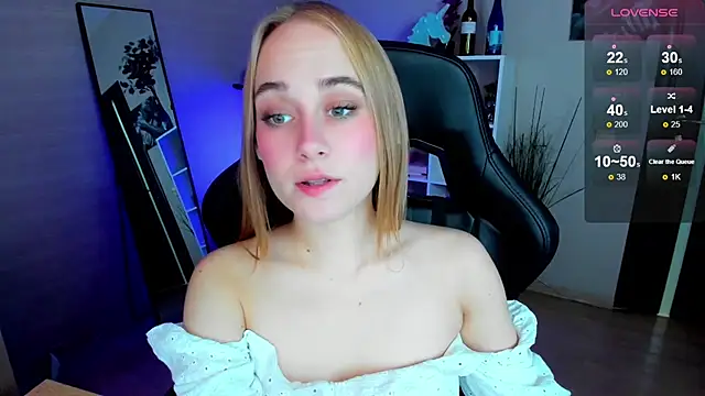 Snapshot of LianaBright chatting on 10-05-25, 02:10 LianaBright online show from 10-05-25, 02:10