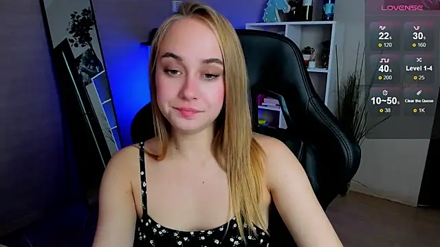 Snapshot of LianaBright chatting on 10-12-25, 02:10 LianaBright online show from 10-12-25, 02:10