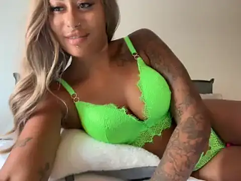 Snapshot of CoCo-Queen chatting on 12-06-24, 05:31 CoCo-Queen online show from 12-06-24, 05:31