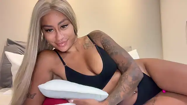 Snapshot of CoCo-Queen chatting on 02-07-25, 06:14 CoCo-Queen online show from 02-07-25, 06:14