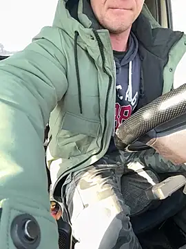 Snapshot of AlexGWoW chatting on 02-24-25, 09:53 AlexGWoW online show from 02-24-25, 09:53