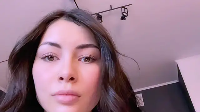 Snapshot of valorant_girl chatting on 03-07-25, 02:56 valorant girl online show from 03-07-25, 02:56