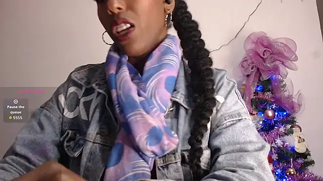 Snapshot of CoccoBele69 chatting on 12-14-25, 02:17 CoccoBele69 online show from 12-14-25, 02:17