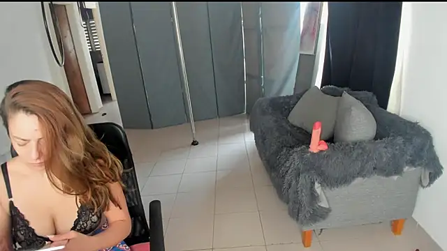 Snapshot of jessiburningheels chatting on 01-19-25, 04:46 jessiburningheels online show from 01-19-25, 04:46