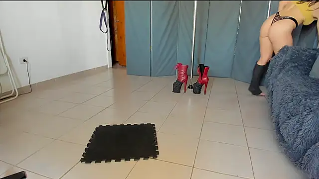 Snapshot of jessiburningheels chatting on 01-24-25, 06:25 jessiburningheels online show from 01-24-25, 06:25