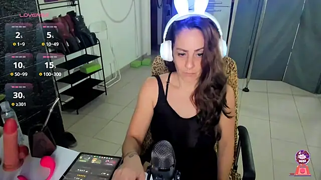 Snapshot of jessiburningheels chatting on 02-23-25, 10:28 jessiburningheels online show from 02-23-25, 10:28