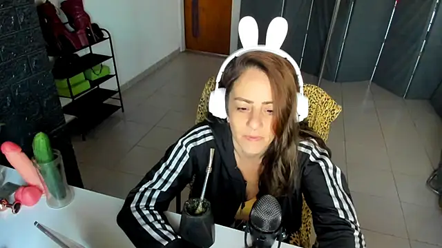 Snapshot of jessiburningheels chatting on 02-26-25, 10:15 jessiburningheels online show from 02-26-25, 10:15