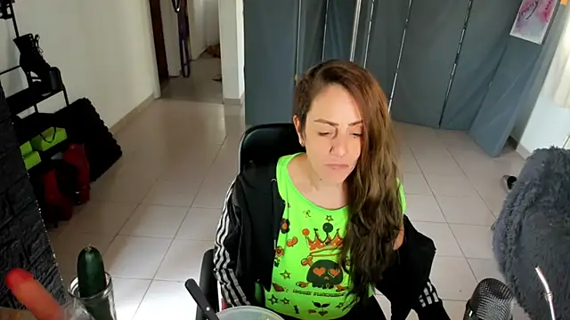 Snapshot of jessiburningheels chatting on 02-27-25, 01:07 jessiburningheels online show from 02-27-25, 01:07