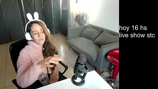 Snapshot of jessiburningheels chatting on 03-12-25, 02:12 jessiburningheels online show from 03-12-25, 02:12