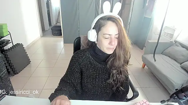 Snapshot of jessiburningheels chatting on 03-13-25, 11:51 jessiburningheels online show from 03-13-25, 11:51