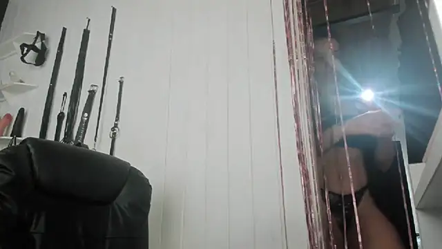 Snapshot of jessiburningheels chatting on 11-11-25, 10:26 jessiburningheels online show from 11-11-25, 10:26