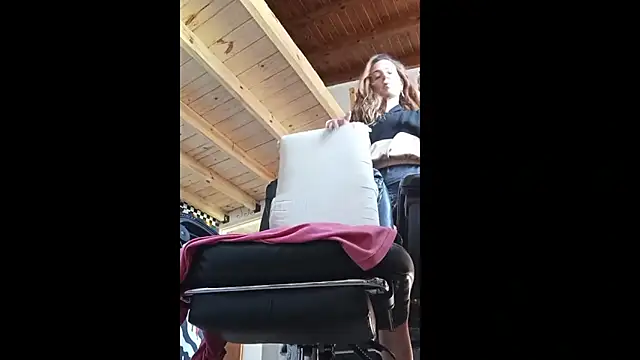 Snapshot of jessiburningheels chatting on 11-22-25, 12:48 jessiburningheels online show from 11-22-25, 12:48