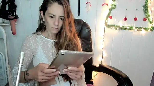 Snapshot of jessiburningheels chatting on 12-14-25, 09:14 jessiburningheels online show from 12-14-25, 09:14