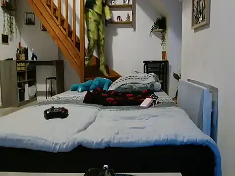 Lauzo21 online show from 11-24-25, 06:35