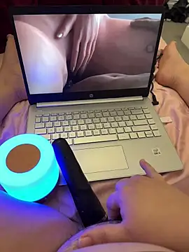 yourcutesarah online show from 10-24-25, 11:39