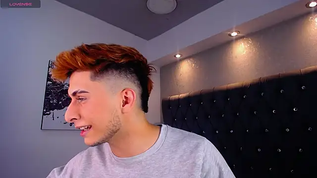 Snapshot of MrWilliseo chatting on 12-17-25, 07:42 MrWilliseo online show from 12-17-25, 07:42