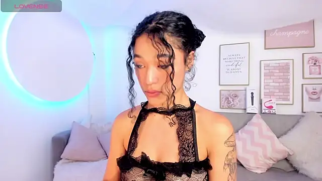 Crystal Dluna online show from 02-01-25, 12:37