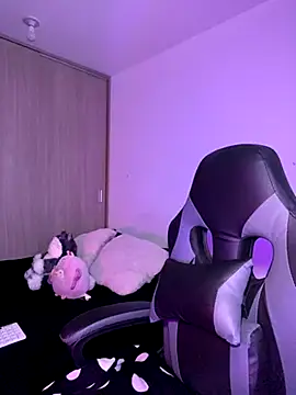 Crystal Dluna online show from 11-12-25, 04:18