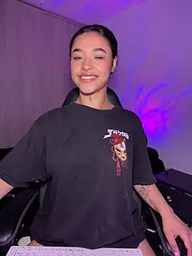 Crystal Dluna online show from 11-14-25, 05:33