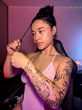 Crystal Dluna online show from 12-04-25, 04:05