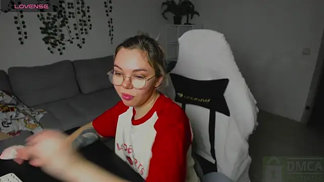 whoa-hoa-hoa-hoa-hoa online show from 01-15-26, 06:44