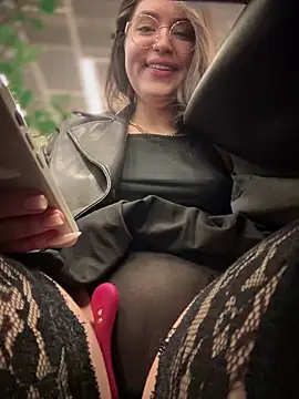 meow girl online show from 03-03-25, 01:09